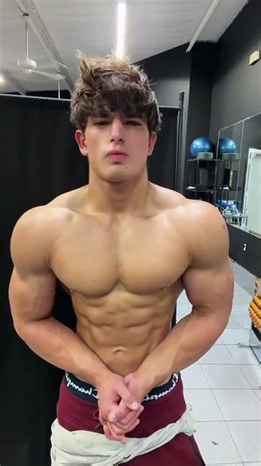 Muscle Reveal – Taking Off My Shirt to Show My Ripped Six-Pack Abs - graysonsavv #muscle #aesthetic