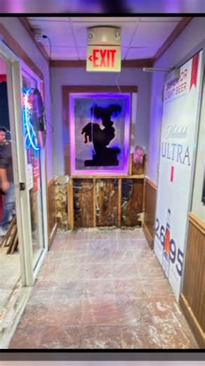 Fire damage to a Cincinnati west side restaurant doesn't stop it from serving customers. Get your local news 24/7 from our website: https://bit.ly/3KULrhU | LOCAL 12, WKRC-TV