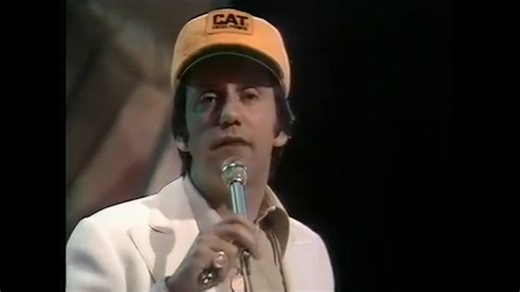 "Don't look Ethel!" 🤣 #51stAnniversary In 1974 Ray Stevens performed his No. 1 hit song "The Streak" live on Top of the Pops! Boogity Boogity! #thestreak #streaking #dontlookethel #otd #onthisdate #onthisday #70stv #todayinhistory #topofthepops #51yearsago #boogityboogity #number1hit | Ray Stevens