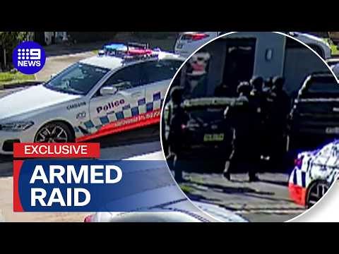 Moment police raid home after spate of gangland violence | 9 News Australia