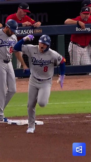 Kiké Hernández hits his 17th career Postseason homer!