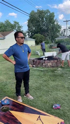Hmong Mekas music clips