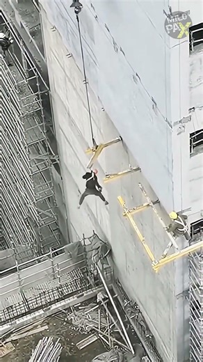 One Step… and He Was Hanging Mid-Air 😳🏗️💥