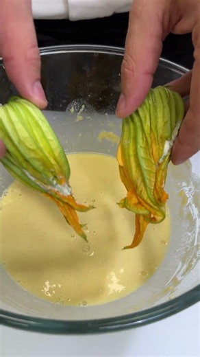 Stuffed Zucchini Blossoms 🌼🍋