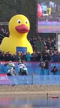 Van der Poel puts the hammer down over the sand — leaving Nys behind, with Van Aert in pursuit!