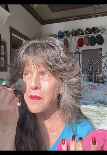 Jeffree Star Peach Goddess Highlighter Review & Application