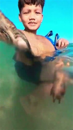 Kelly's Skinny dipping experience #dogsofyoutube #furparent #insta360 #insta360oners #familyvlog
