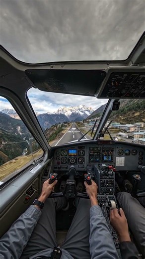 🤯 संसारभरका पाइलट डराउने विमानस्थल नेपालमै छ! #trendingvideo #travel #visitnepal #himalayas