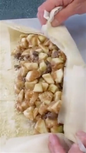 Homemade APPLE STRUDEL 😋 So YUMMY 😍 #food #fruit #dessert #apple #recipe #tutorial