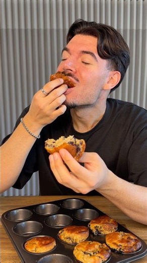 The Easiest Healthy Blueberry Muffins 🤤