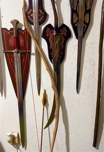 The Lothlórien Bow of Legolas by United Cutlery. Number 55 of 600. #Legolas #LOTR #TheLordOfTheRings #MiddleEarth #Lothlórien