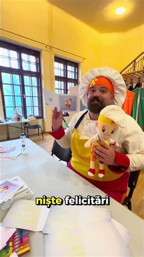 Bucătarul Zurli semnează felicitări pentru copii