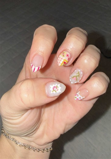 Don’t ask how long these took me, but you can probably guess by the sun going down 🤪 #nail #nailart #nailtransition #buildergel #nailinspo