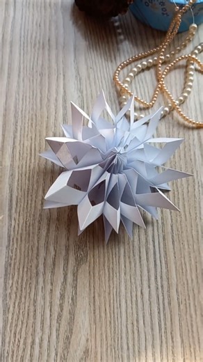 3D Paper Snowflake ❄️ | DIY easy craft #snowflakes #easycrafts #papercraft #shorts #viral #diy
