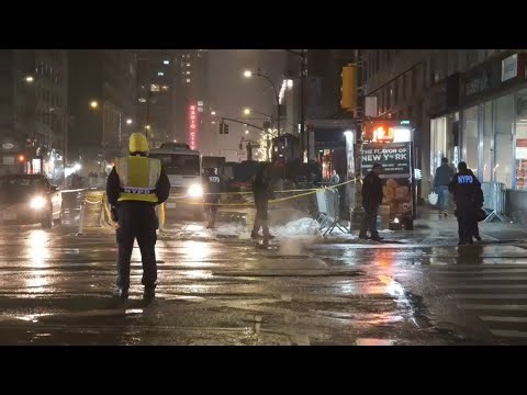 Man accidentally shoots himself in the chest in Midtown Manhattan, police say