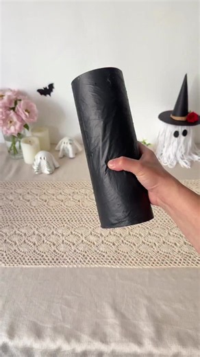 Telaraña de Halloween con bolsa de basura - manualidad fácil