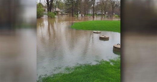 Des Plaines residents prepare for near-record flooding as river rises