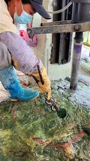 Drilling process of green quartz stone core