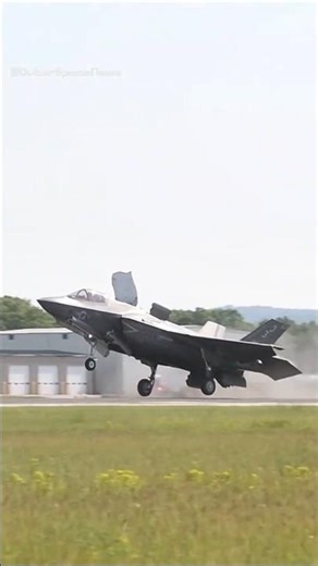 This F-35 is fully armed… watch the takeoff