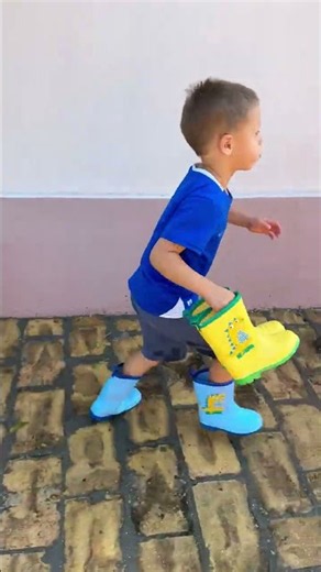 Brotherly Love: Playful Boot Sharing! 🤩