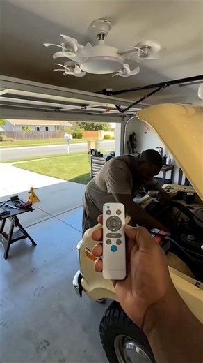 Tool-Free Screw-In Socket Fan Light with Wireless Remote 💡🌀