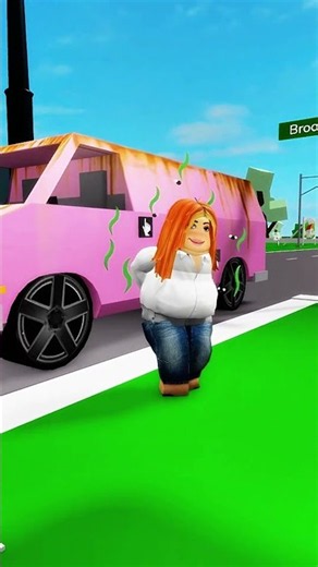Leah Trash came to my home.. 😰 #roblox