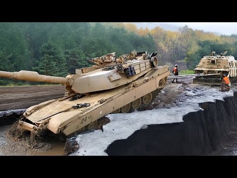 US Army and Ally Crazy Technique to Pull Out 70-Ton Battle Tank Stuck in Mud