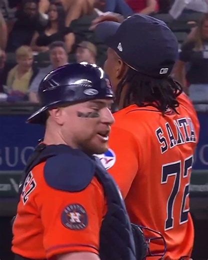 Alimber Santa completes the combined no-hitter for Houston, the 18th no-hitter in Astros' history! 🤩