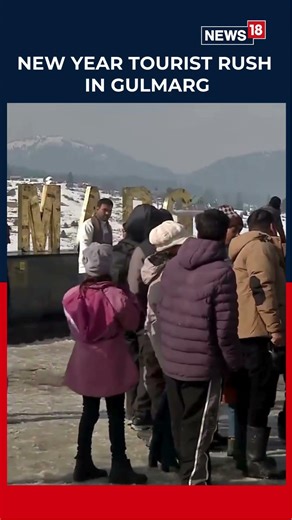 Tourist Rush In Gulmarg | People Flock To Kashmir For New Year Celebrations | #gulmarg | N18S