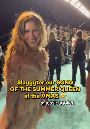 Love her!!! @slayyyter our song of the summer queen whether she wins or not lmao 🤩👑 #slayyyter #vmas #vmas2026 #vmas26