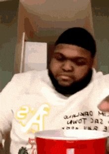 On the verge of buying fifa after saying since January I’m not getting the next one https://t.co/DQVX0y4SVs