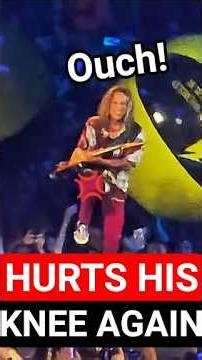 KIRK HAMMETT ACCIDENTALLY HURTS HIS KNEE AFTER KICKING A BEACH BALL LIVE (2026) #metallica #shorts