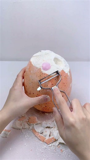 ASMR DIG A MYSTERY FUFUSQUISHY EGG KIT!!