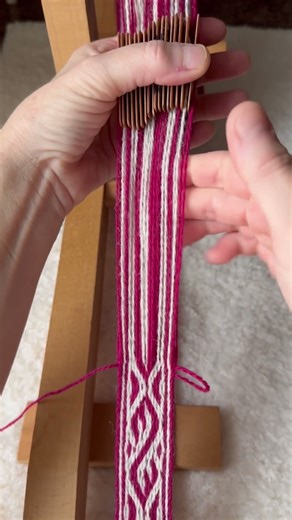 Tablet weaving #vikings #medieval #etsyshop #tutorial #archeology