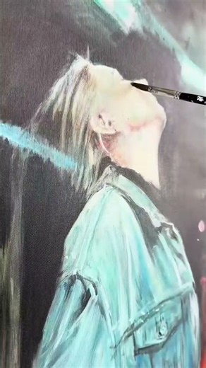 Art isn’t just what you see—it’s what you feel. ❤️ Would you watch this artist paint again? 👀