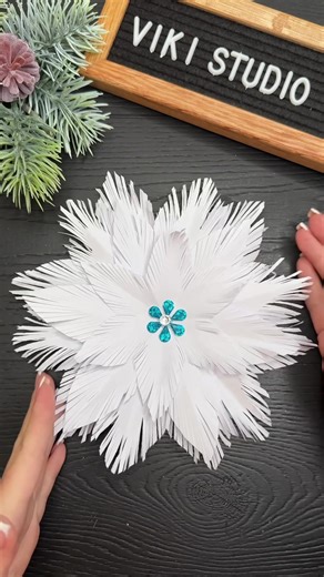 Create Beautiful Paper Snowflakes in 1 Minute!