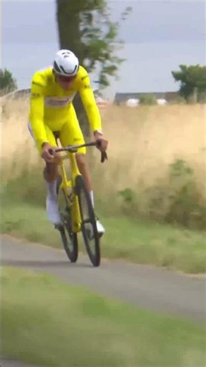 Mathieu van der Poel is too cool with it… in yellow too 😎💛