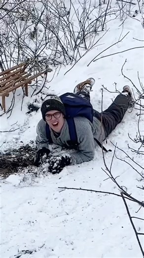 Elestem szánkózás közben! 😱 #shorts