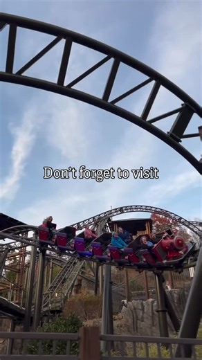 Smith Creek on Instagram: "Dollywood’s Smoky Mountain Christmas is one of the most magical holiday experiences in the Smokies with millions of twinkling lights, seasonal shows, and festive flavors filling the park through early January 🎄✨ After the holiday season wraps up, Dollywood will reopen in March 2026, ready to kick off another year of thrills, music, and Smoky Mountain memories. #dollywood #smokymountainchristmas #pigeonforge #smokymountains #christmasinthesmokies #tennessee #visittenne