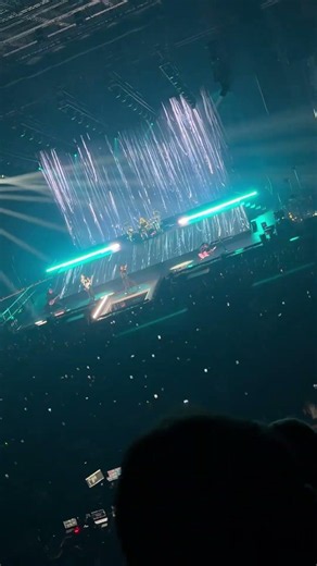 Going under part 2! @Evanescence live in Spain #fyp #concert #evanescence #amylee