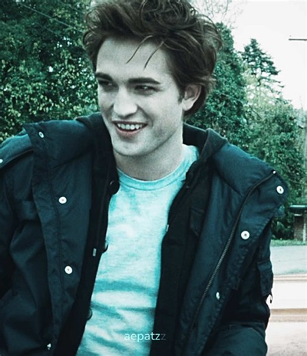 Team Jacob vs. Team Edward: The Twilight Saga Debate