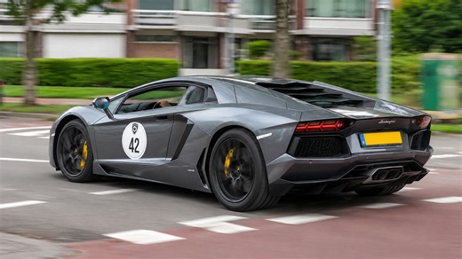 ランボルギーニ・アヴェンタドール V12が街中を加速