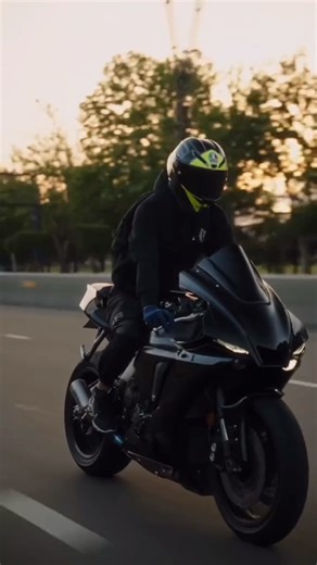 🖤🔥Yamaha R1 1000cc — Born From the Track 🖤🔥#YamahaR1 #YZFR1#1000cc#Superbike#Litrebike