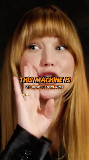 🥇 She chose Twilight over her OWN movie… 😳#jenniferlawrence #robertpattinson #shorts