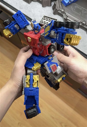 ARMADA Optimus Prime: A Look at the Classic Transformers Toy
