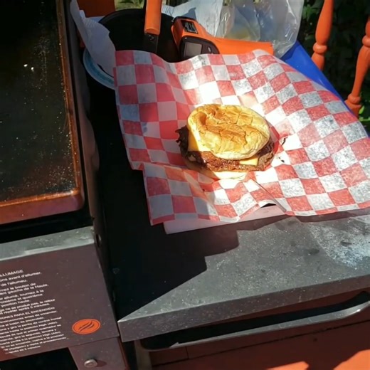 This is how to make a smashburger #burger #smashburger #facebookreelsviral | The Gallery Backyard BBQ