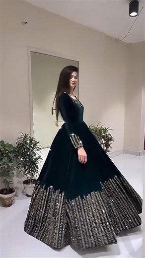 This Rs. 4500 Velvet Maxi Looks Like Rs. 25,000 😍|Green Party Wear #velvetfrock #greenmaxi #shorts