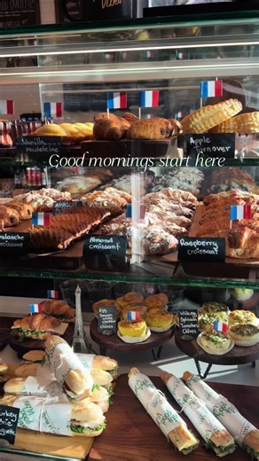 this place never misses #malibucoffee #pastries #malibu #matcha @LE CAFE DE LA PLAGE MALIBU