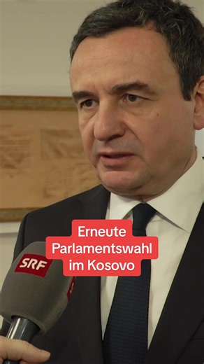 An diesem Wochenende wird im Kosovo bereits zum zweiten Mal innerhalb von elf Monaten ein neues Parlament gewählt. Auch zahlreiche Wählerinnen und Wähler aus der Schweiz sind dafür in ihre Heimat gereist. Seit Februar herrscht im Kosovo politischer Stillstand: Bei der Parlamentswahl damals blieb die sozialdemokratische Partei Vetëvendosje (Selbstbestimmung) von Ministerpräsident Albin Kurti zwar stärkste Kraft, war aber auf eine Koalition angewiesen. Die Parteien konnten sich jedoch nie auf eine