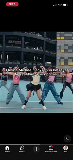 Michael Jackson do the thing of the cat eye